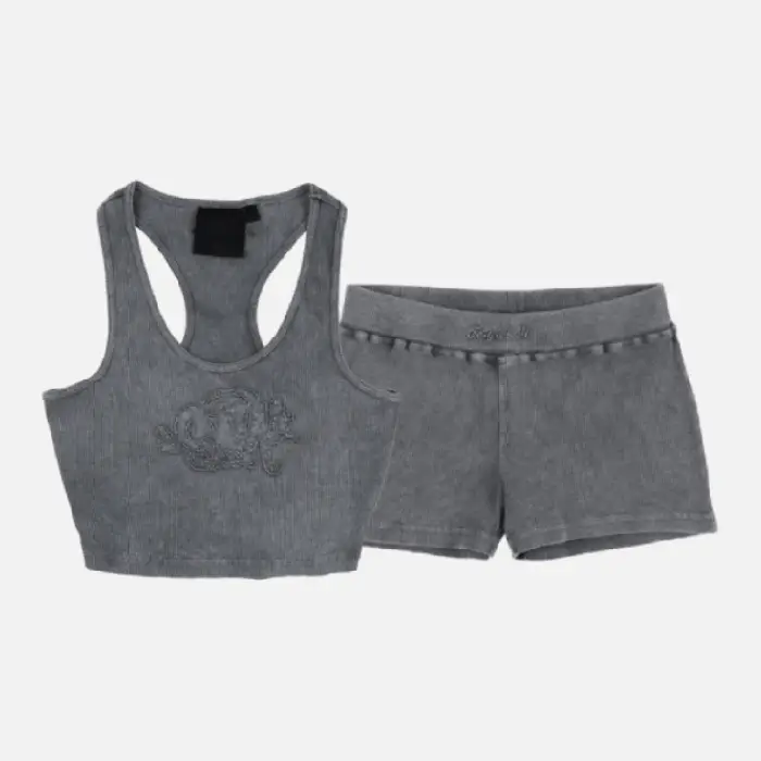 Discover the new Syna World Black Shorts Set from Syna Worlds. Fast delivery worldwide. We offer a quality guarantee.