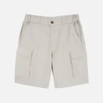 Kaufen Sie das stilvolle Arbeitsset „Syna World Work Shorts Set – Beige“ von Syna Worlds. Beste verfügbare Qualität.