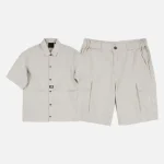 Kaufen Sie das stilvolle Arbeitsset „Syna World Work Shorts Set – Beige“ von Syna Worlds. Beste verfügbare Qualität.