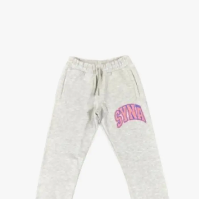 Buy the Syna Crest Pack Logo Trousers – Beigefrom the official Syna World shop. Fast delivery worldwide with easy returns.
