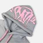 Discover the Syna world Tracksuit Syna Logo Grey/Pink at Syna Worlds. We’ve created this unique design using high-quality materials.