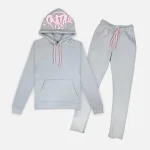 Discover the Syna world Tracksuit Syna Logo Grey/Pink at Syna Worlds. We’ve created this unique design using high-quality materials.