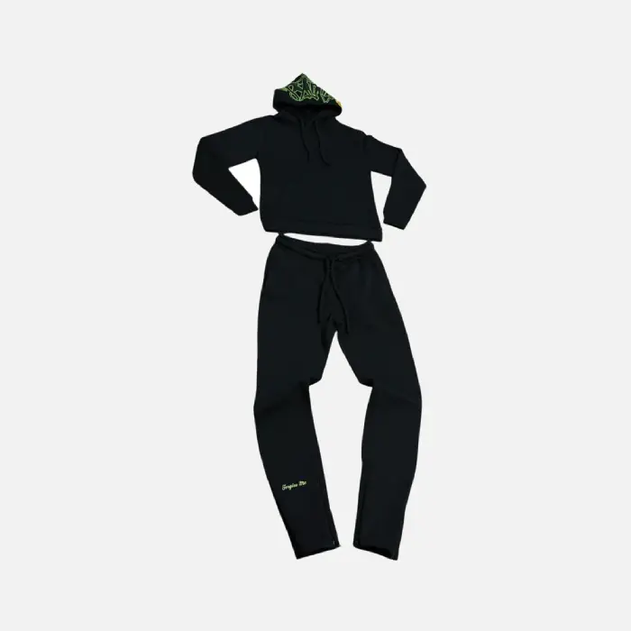 Discover the Syna Logo Tracksuit Black/Greenat Syna Worlds. Fast delivery worldwide and easy returns.