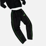 Buy a tracksuit featuring the Syna logo tracksuit – Black/Green – at a bargain price at Syna Worlds. You can count on our quality guarantee.