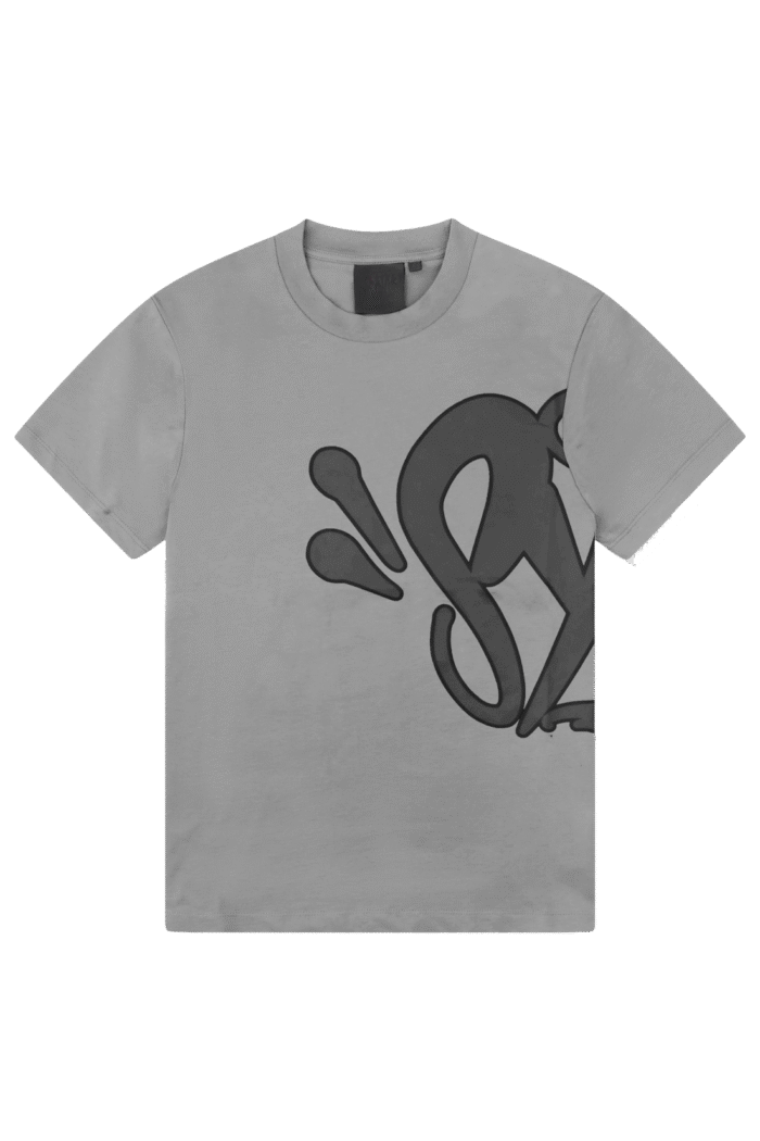 Buy the Syna world Syna Logo T-shirt – Grey/Black from the official Syna World shop. Fast delivery worldwide with easy returns.