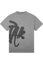 Buy the Syna world Syna Logo T-shirt – Grey/Black from the official Syna World shop. Fast delivery worldwide with easy returns.