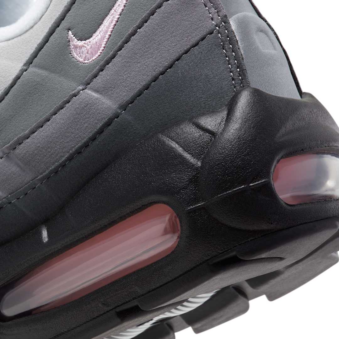 Nike Air Max 95 at a low price at Syna World. Browse our extensive collection, with all sizes available. Fast delivery.