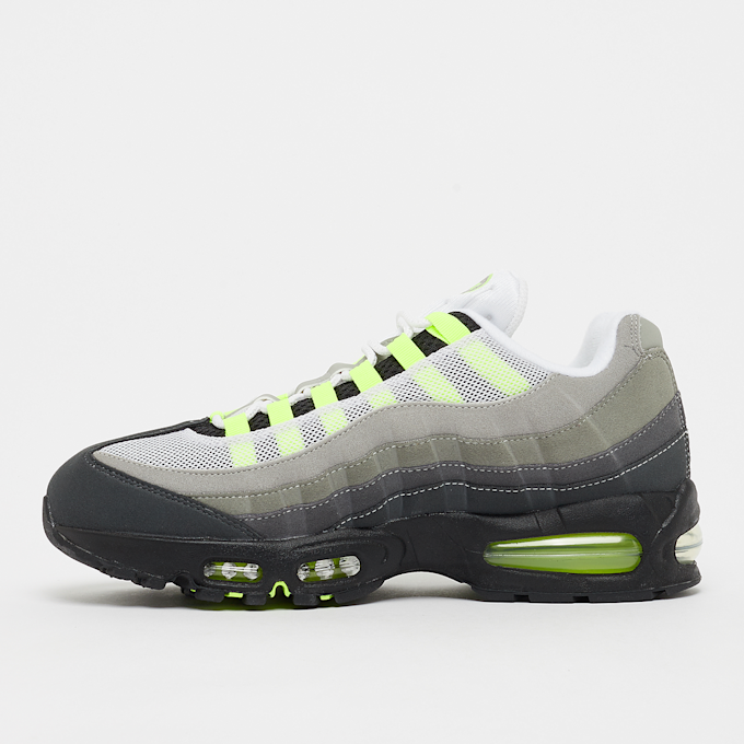 Get Nike Air Max at an affordable price – an iconic pair, with new stock available at Syna World. High quality.